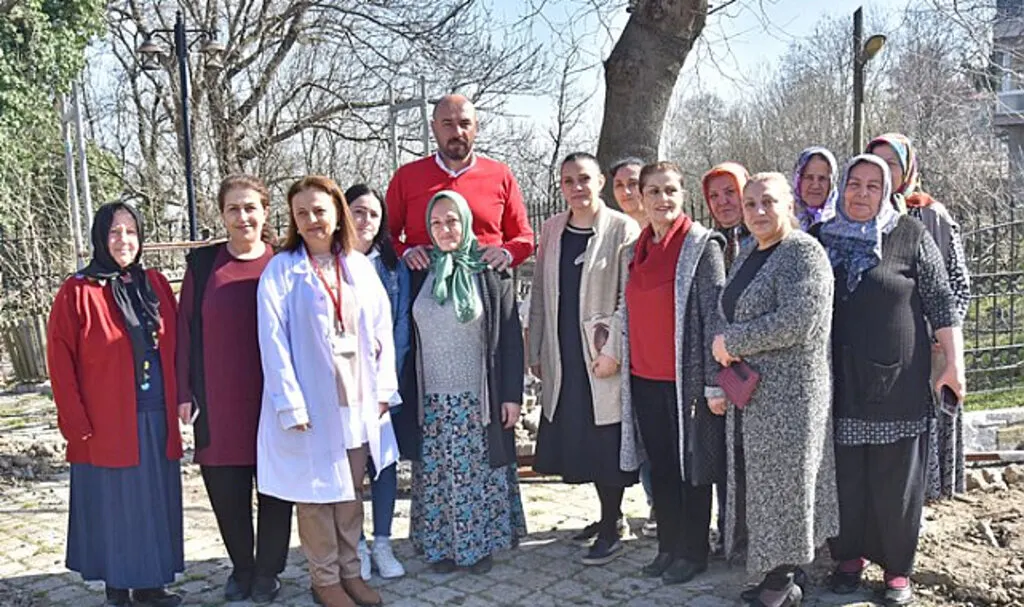 Tekkeköy'de çiftçilere mor patlıcan inciri fidanı dağıtıldı