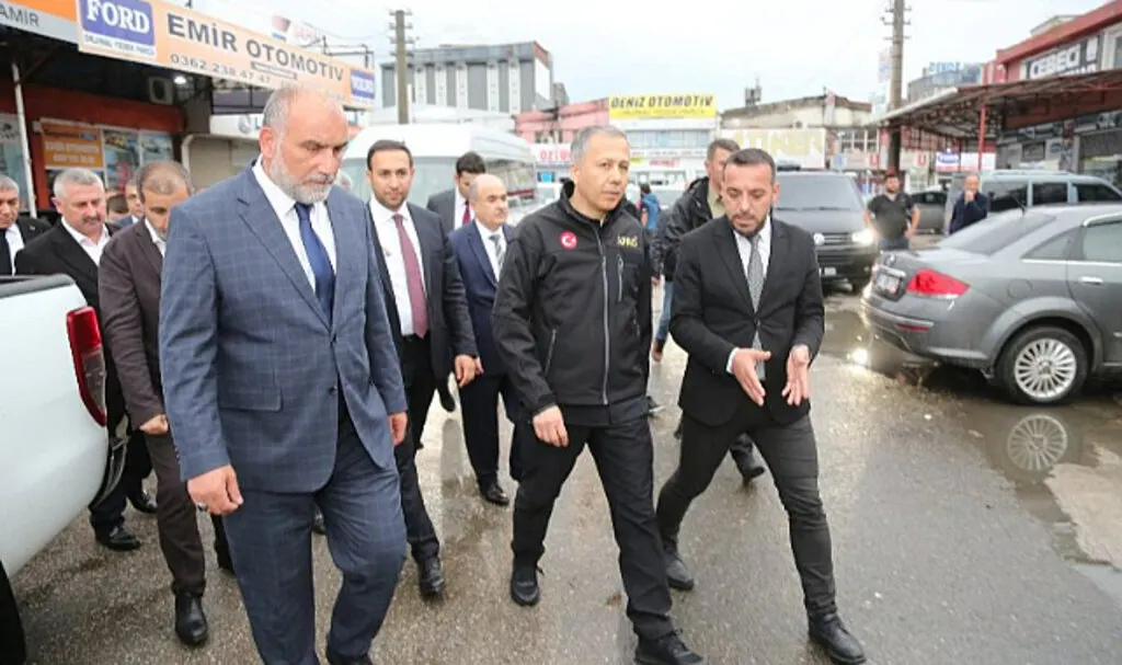 İçişleri Bakanı Yerlikaya Canik'te incelemelerde bulundu