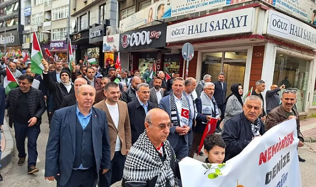 Samsun'da on binler Filistin için yürüdü