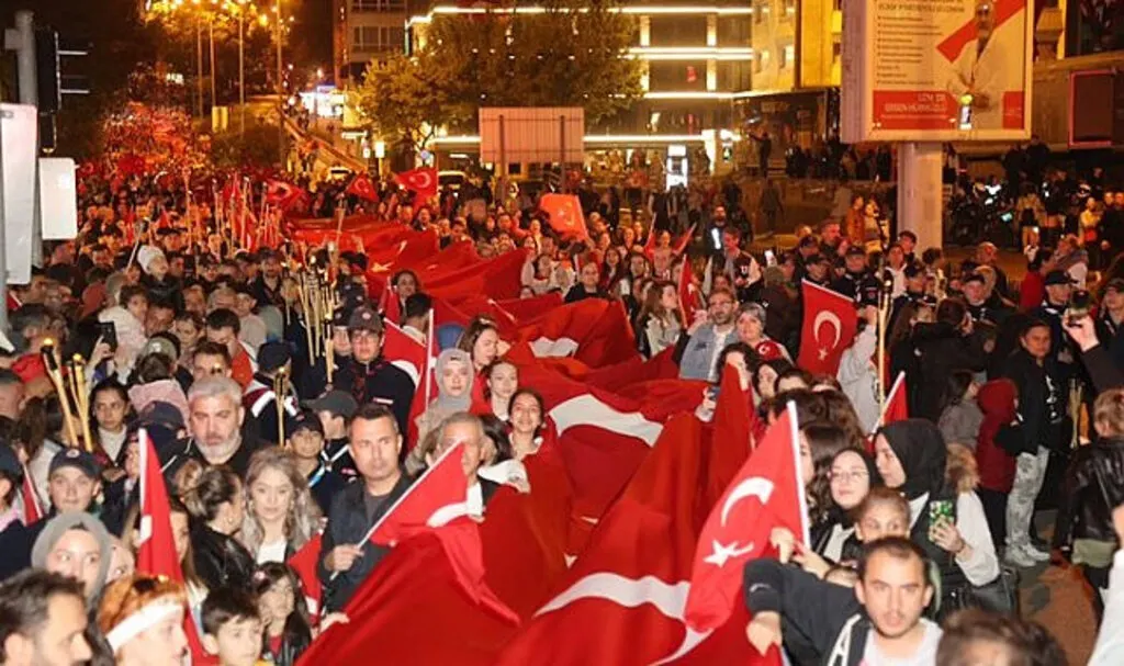 Samsun'da 1919 metrelik bayrak yürüyüşü coşkusu