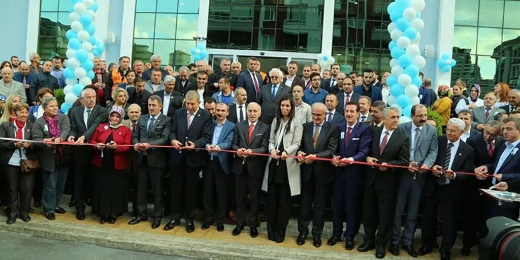 İlkadım Derebahçe Sosyal Tesisleri görkemli bir törenle açıldı