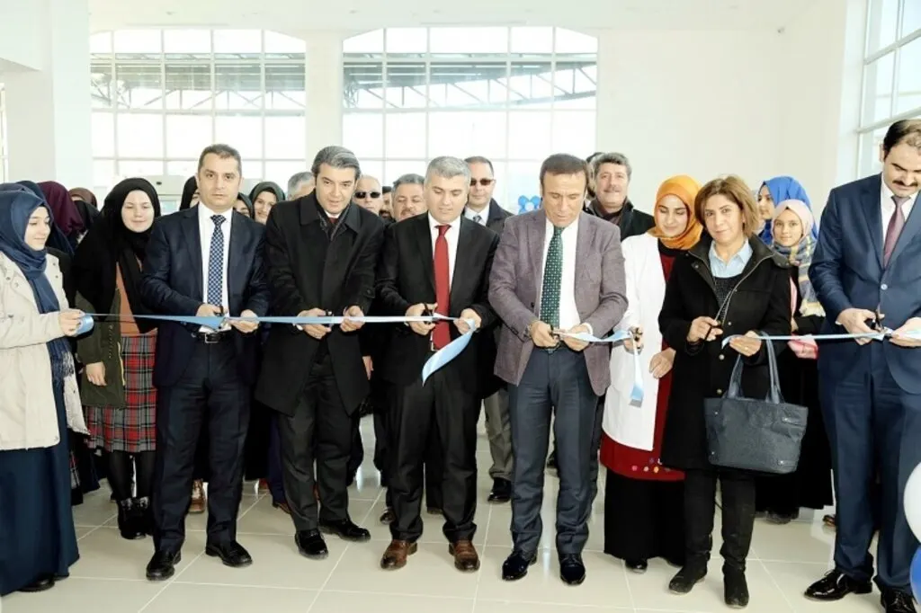 Canik Belediyesi Anadolu İmam-Hatip Lisesi'ne konferans salonu