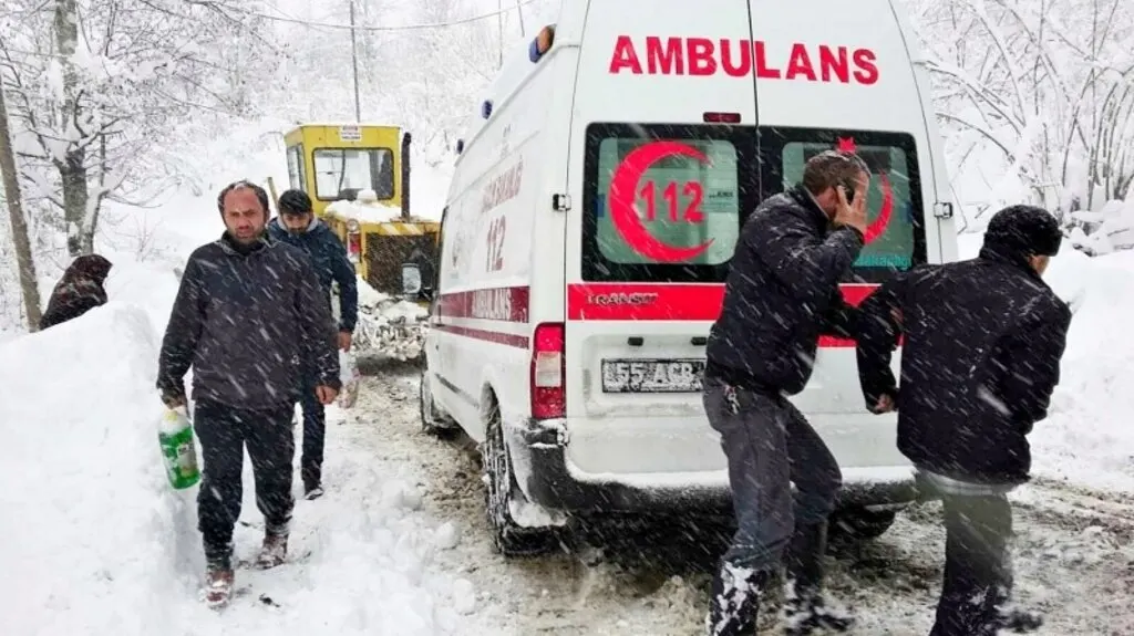 Asılsız ihbarlar ve zincirsiz araçlar, karla mücadeleyi aksatıyor