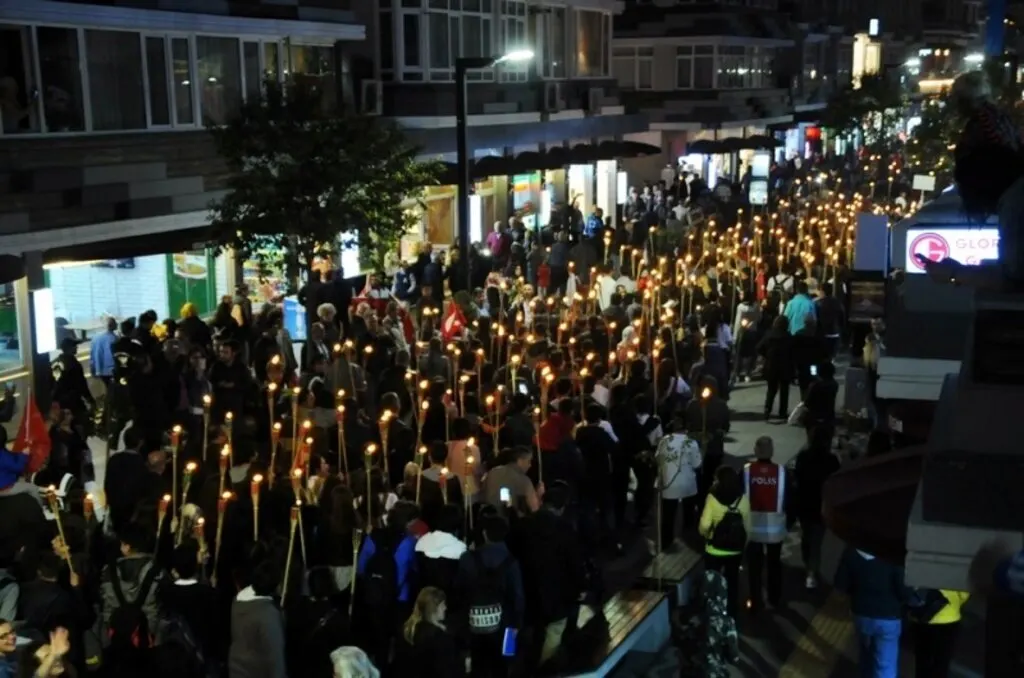 Samsun'da Fener Alayı ve Gençlik Festivali Yürüyüşü yapıldı 