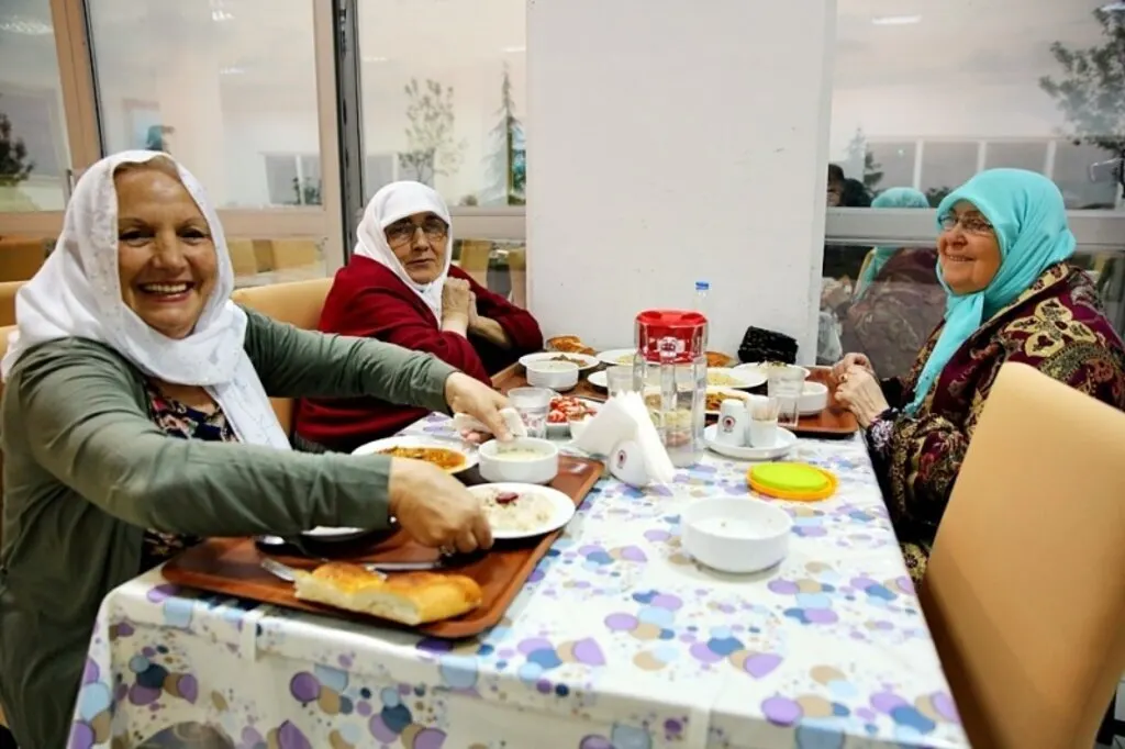 Huzurevinde eski ramazanları özlüyorlar