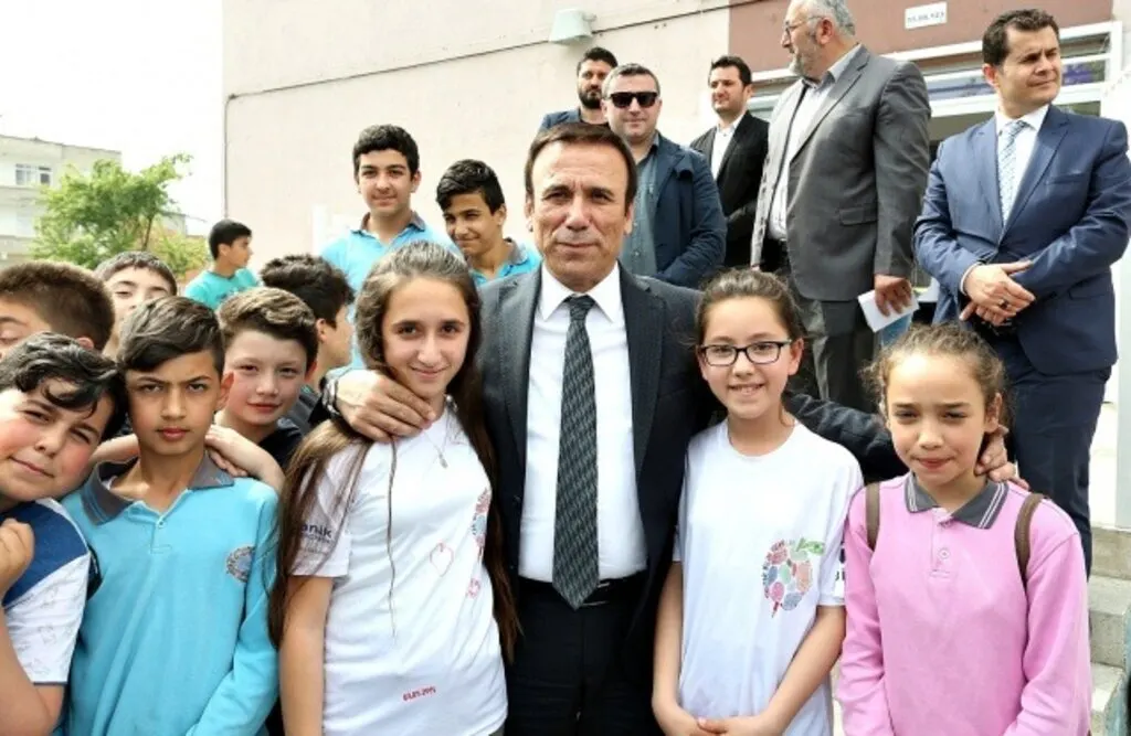 Canik'te eğitim yatırımı bitmiyor