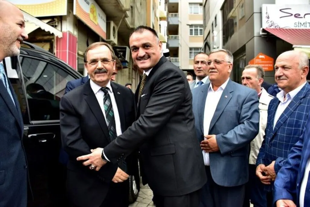 Başkan Zihni Şahin ilçeleri dolaşıyor