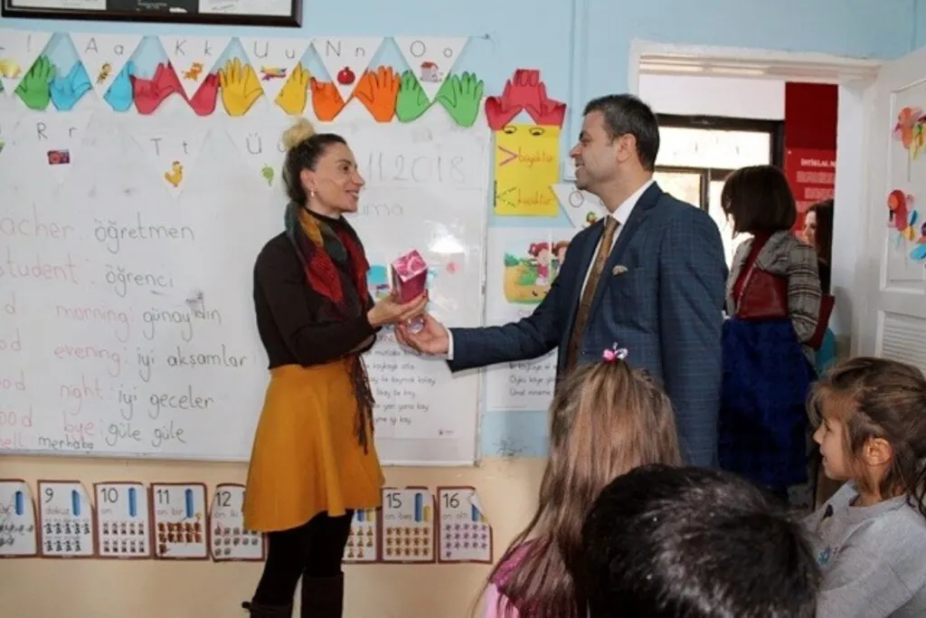 İlkadım'da Köy Öğretmenlerine 24 Kasım Jesti