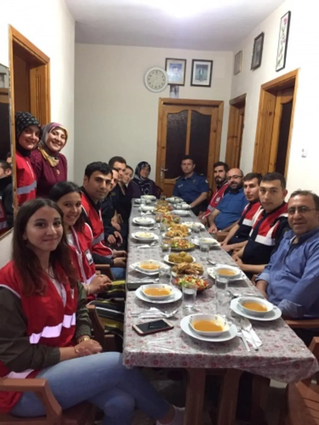 Alaçam Genç Kızılay üyeleri Şehit Ailelerinin evlerinde iftar yapıyor