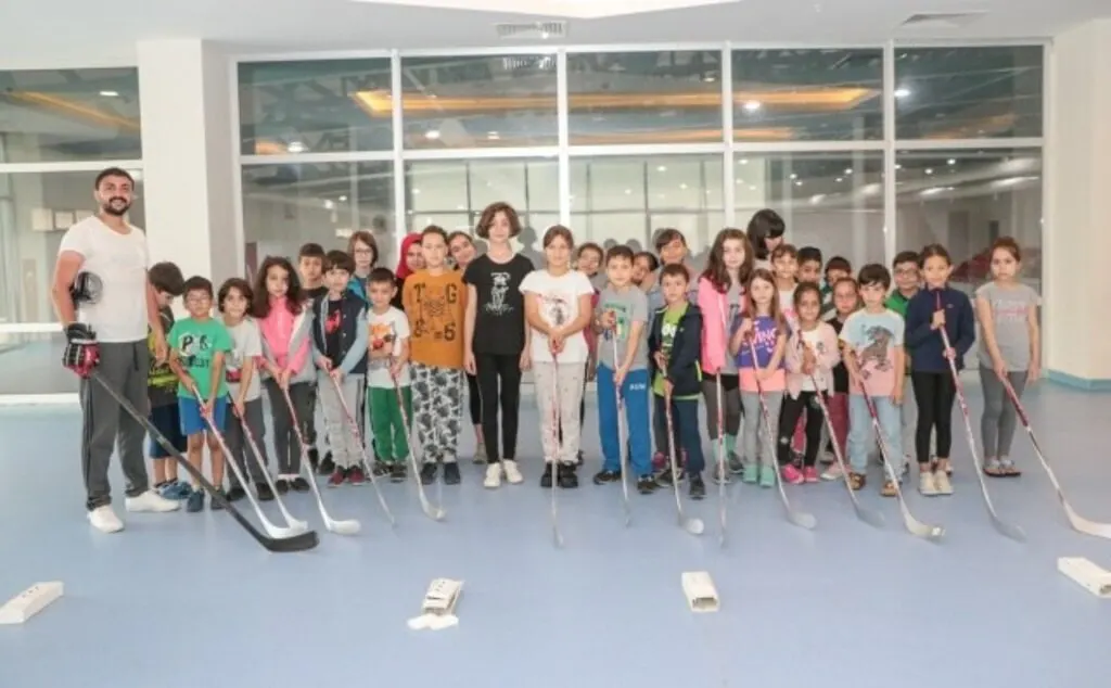 SAMSUN'DA BUZ HOKEYİ BRANŞININ ALT YAPI TEMELİ ATILDI