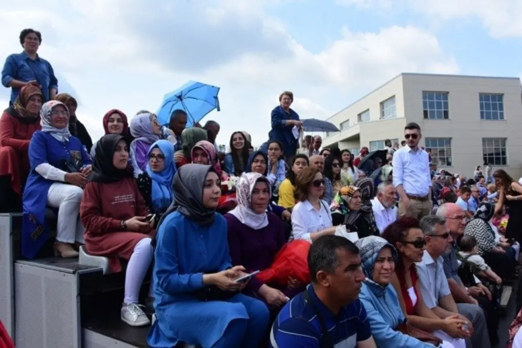 Samsun Eğitim Fakültesinde Mezuniyet Sevinci