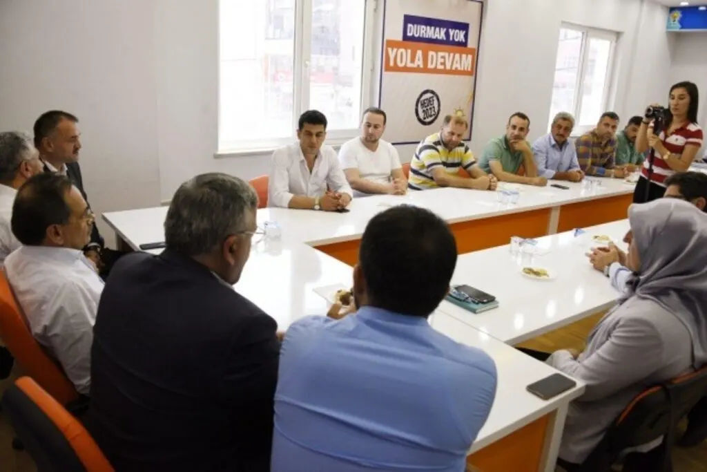 Başkan Mustafa Demir, Salıpazarı'nda