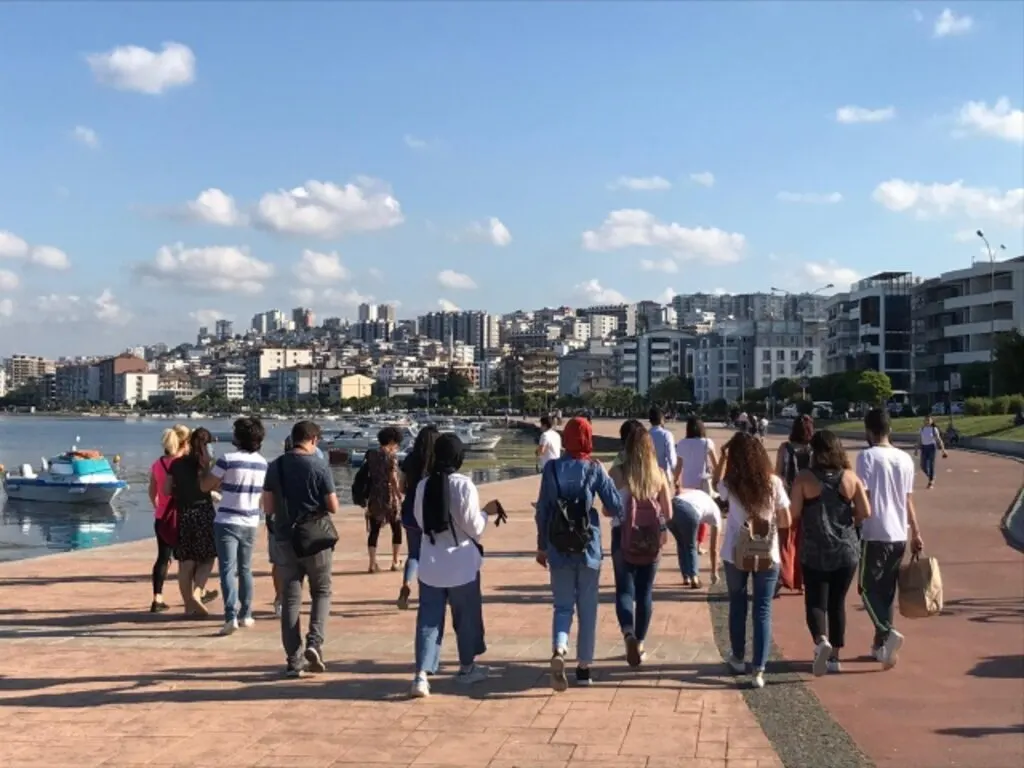 TOG Samsun İğne Deliği Gençlik Merkezi üyeleri Atakum Sahilinde temizlik yaptı