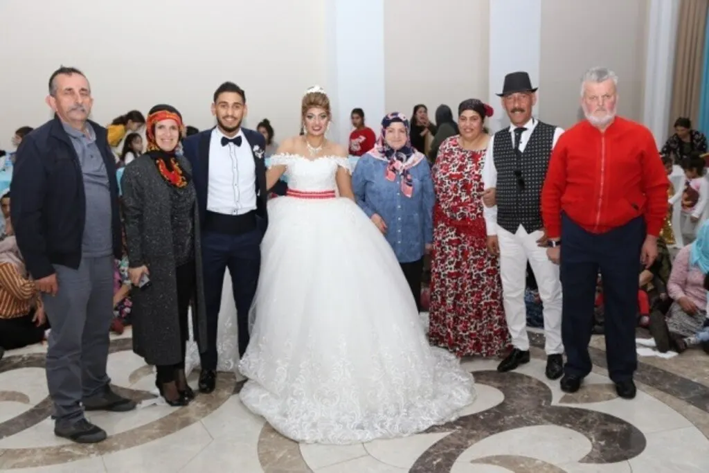 Edanur Kispet ve Ömercan Gezginci dünyaevine girdi