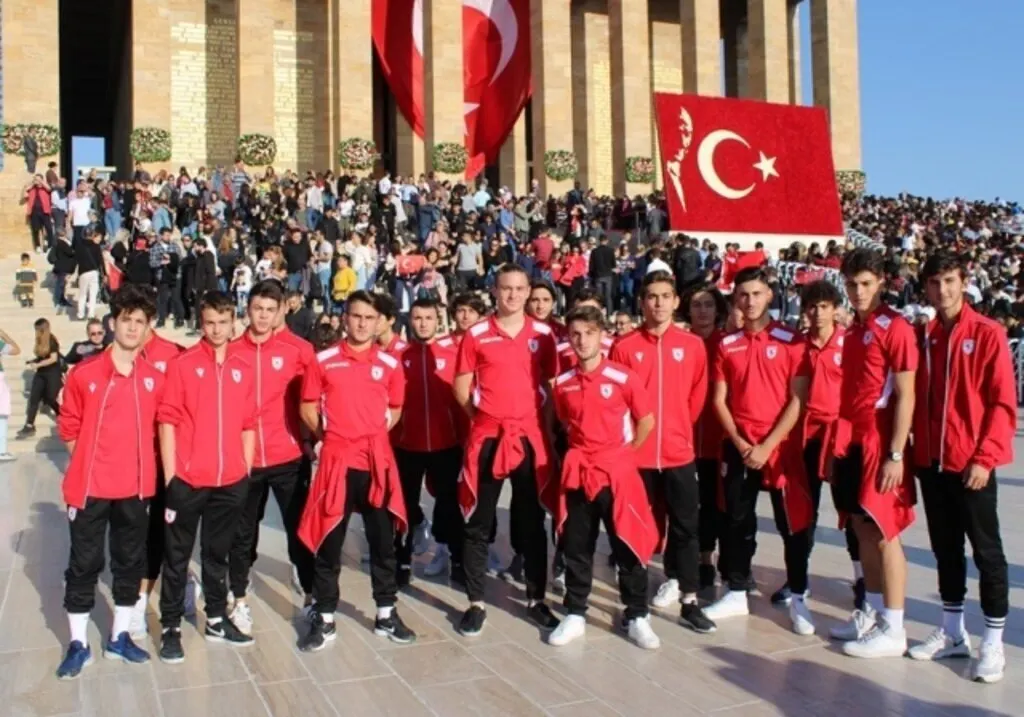Samsunspor Futbol Akademisi oyuncuları Ata'nın huzurunda