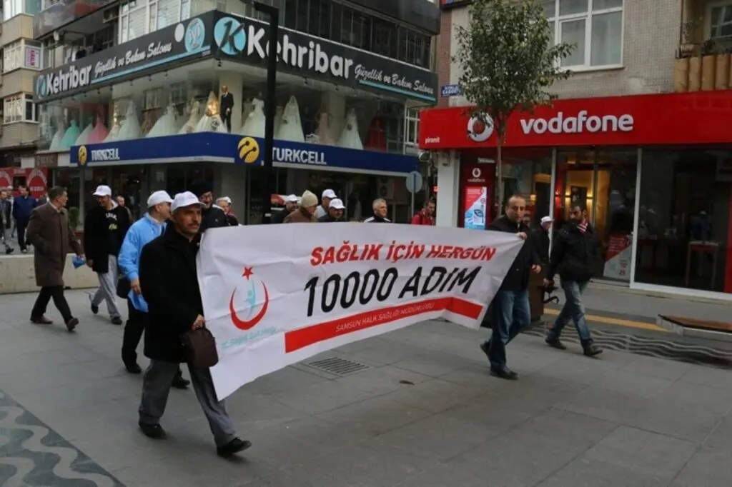 Samsun'da sağlıklı beslenme ve hareketli yaşam yürüyüşü yapıldı
