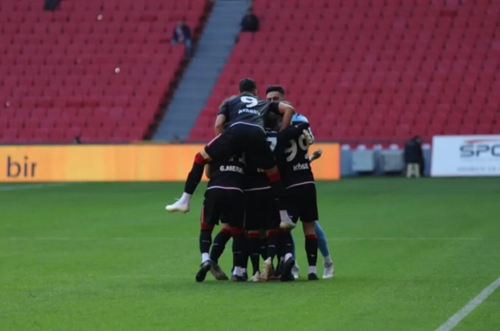 Samsunspor  Başkent Akademi FK Maç Fotoğrafları