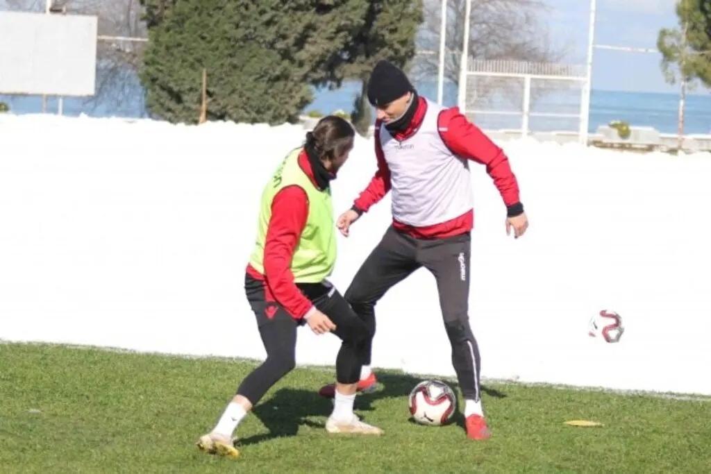 Samsunspor'da Yılın İlk Karlı Antrenmanı