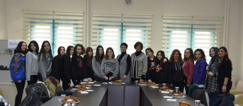 Geleceğin Bilim Kadınları Doç. Dr. Ayşenur Büyükgöze Kavas ile Buluştu