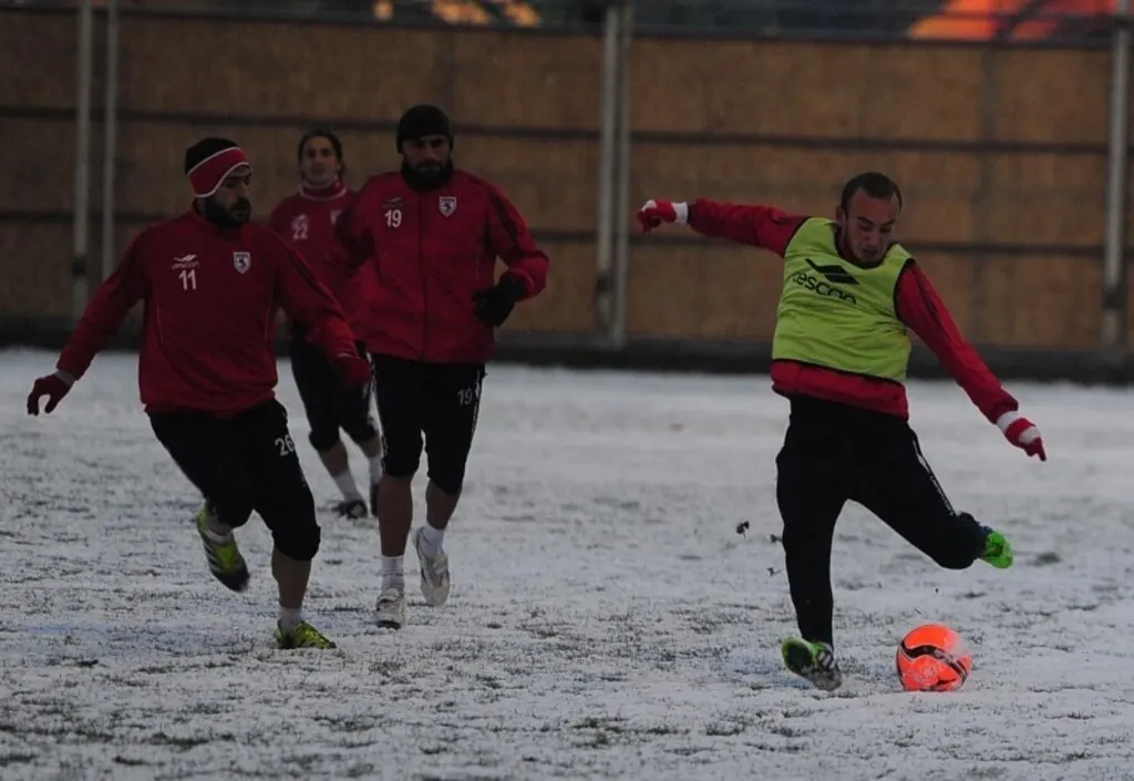 Samsunspor kar üstünde çalıştı