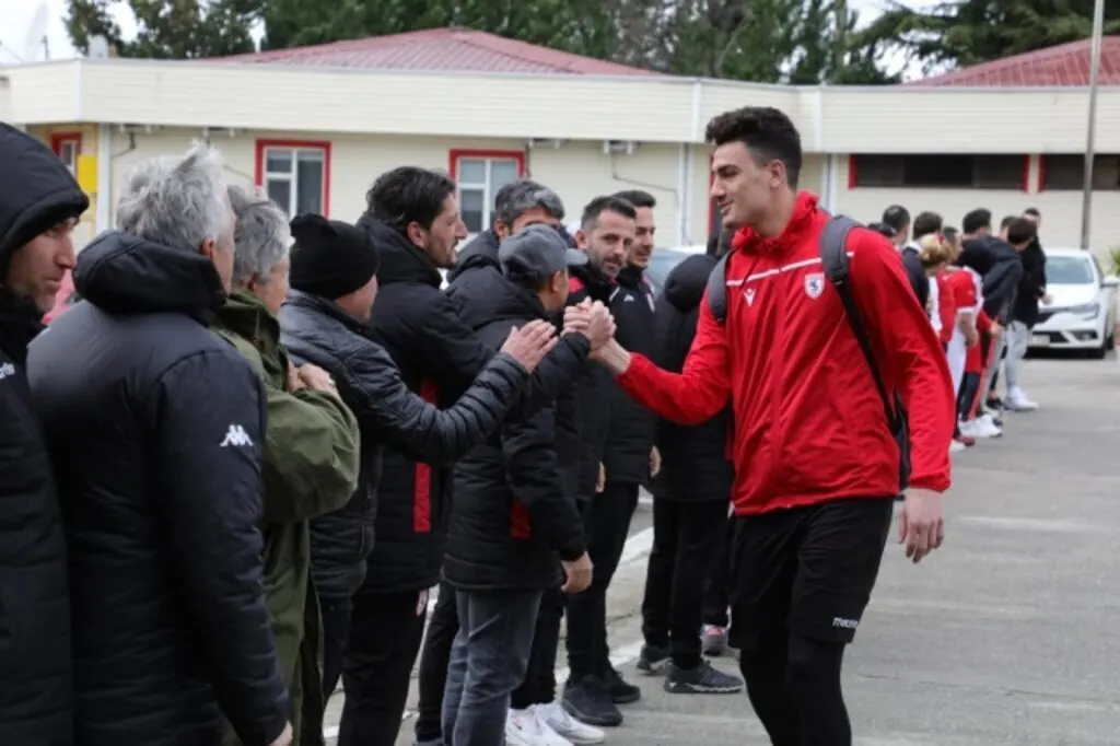 Samsunspor, Meşalelerle Uğurlandı