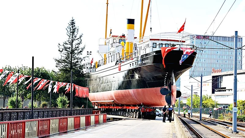 Bandırma Vapuru Müzesi karadan yürütülerek yeni yerine taşındı - Fotoğraf 3