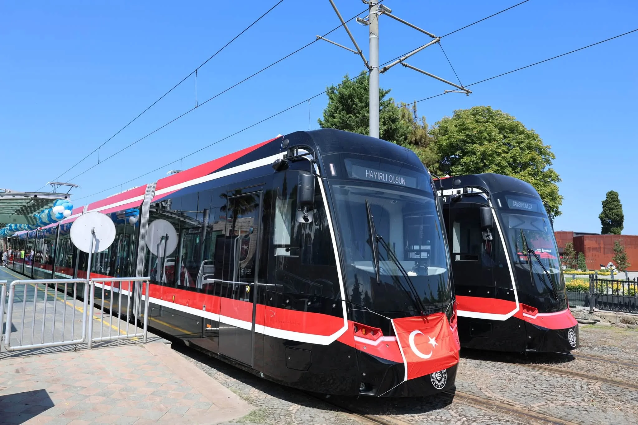 Samsun’da 2 Yeni Tramvay Hizmete Başladı! 10 Yeni Set 2027’de Raylarda Olacak - Fotoğraf 2