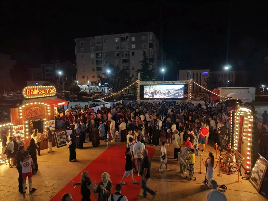 Samsun Büyükşehir Belediyesi’nden Açık Hava Sinema Geceleri! Son Duraklar İlkadım ve Atakum - Fotoğraf 7
