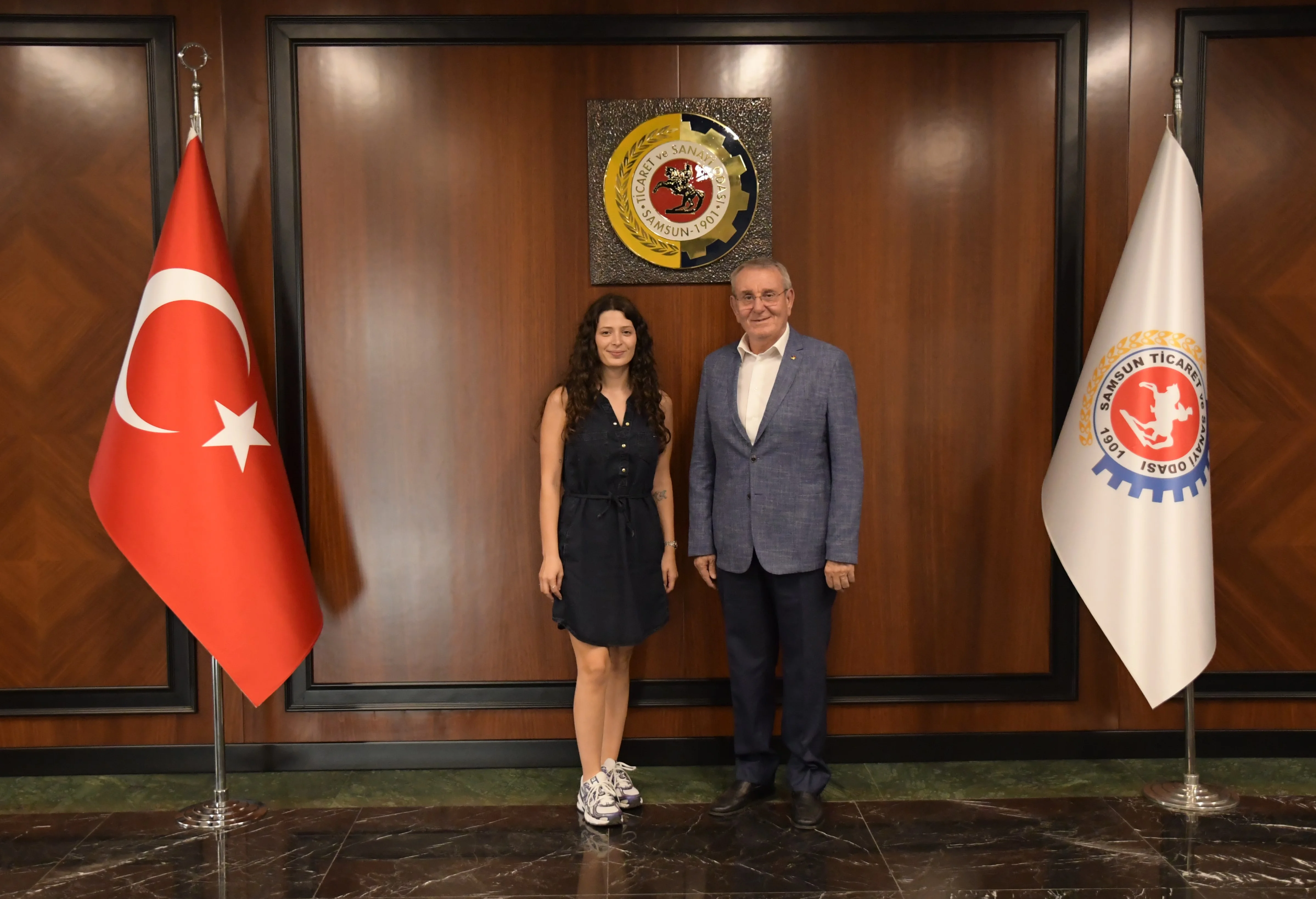 Başkan Murzioğlu Samsunlu genç Çevre Mühendisi Aybüke Eldemir'i ağırladı - Fotoğraf 1