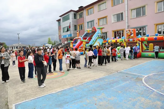 Samsun Büyükşehir Belediyesi 17 İlçede 3 bin 321 çocuğun hayatına dokundu — 7