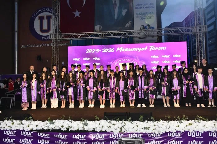 Uğur Okulları Canik Kampüsü'nde mezuniyet coşkusu — 10
