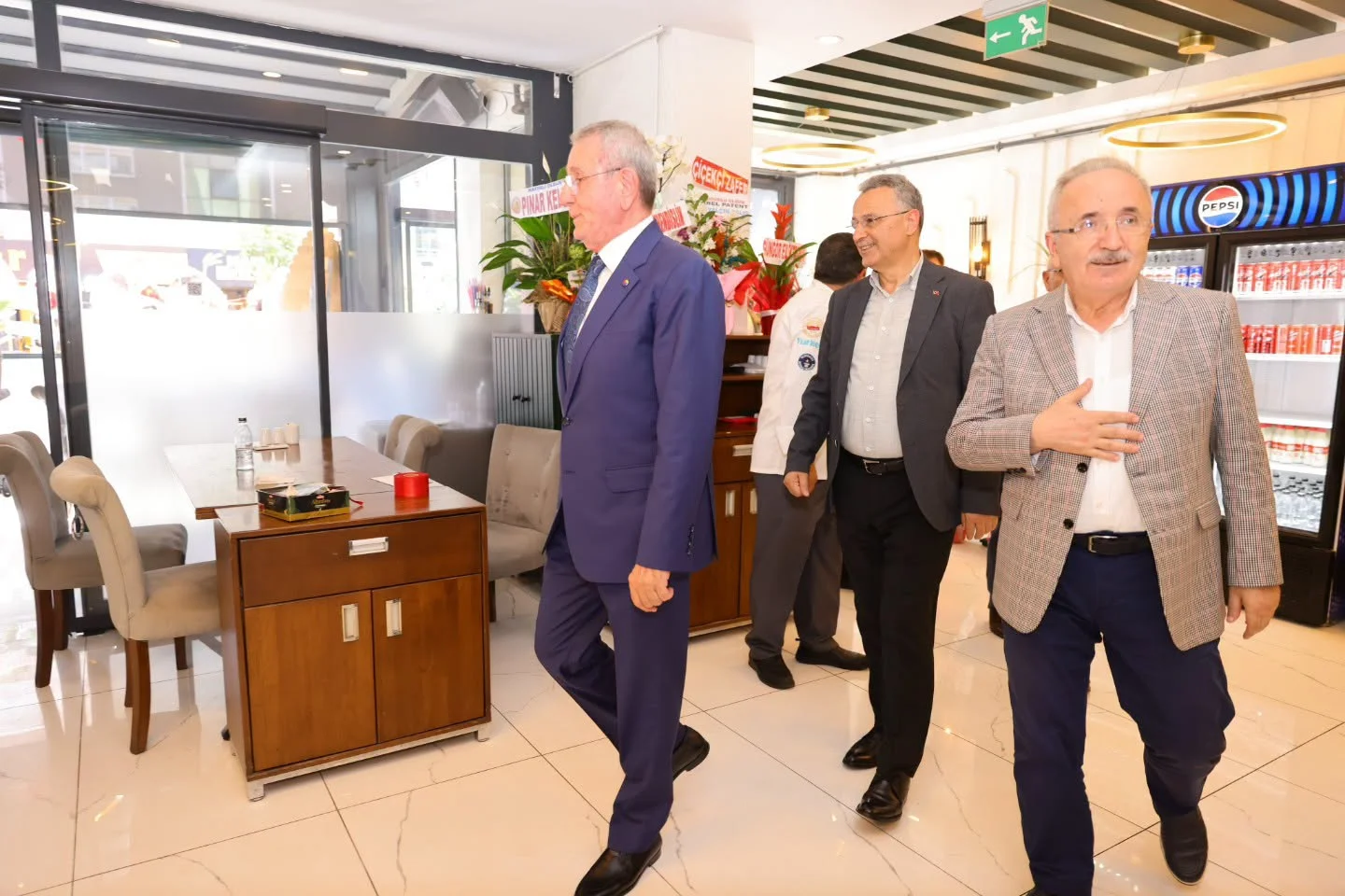 Lütfi Pirinç ikinci şubesi Lütfi Ustanın Yeri Lütuf Et ve Kebap Restaurantı açtı - Fotoğraf 1