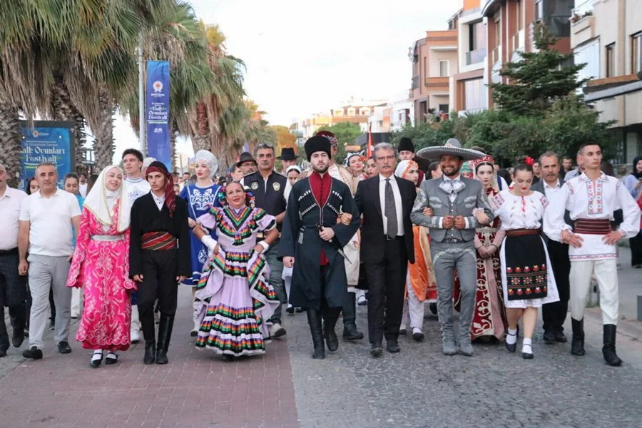 36. Uluslararası Samsun Halk Oyunları Festivali Coşkulu Başladı - Fotoğraf 2