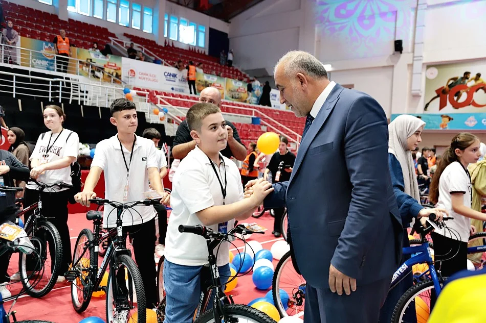 Canik'te Tüm Çocuklar Hediyelerine Kavuştu - Fotoğraf 1