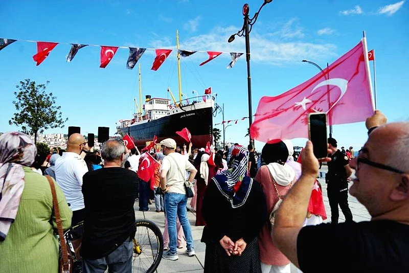Bandırma Vapuru Müzesi karadan yürütülerek yeni yerine taşındı - Fotoğraf 13