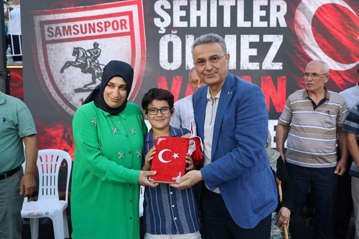 Fatih Mahallesinde şehitler adına muhteşem geleneksel futbol turnuvası - Fotoğraf 5