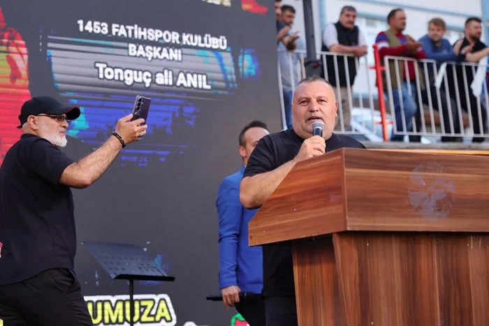 Fatih Mahallesinde şehitler adına muhteşem geleneksel futbol turnuvası - Fotoğraf 1