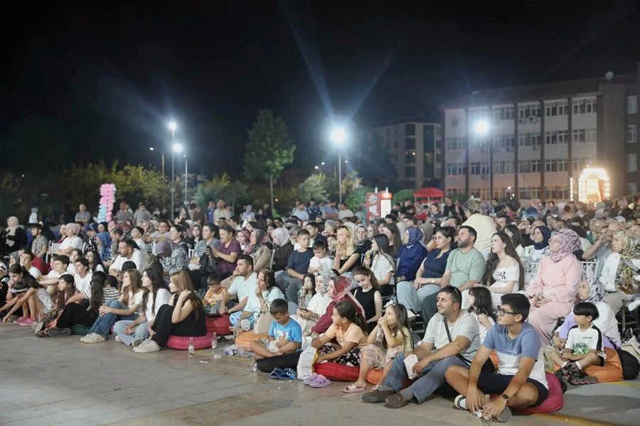 Samsun Büyükşehir Belediyesi’nden Açık Hava Sinema Geceleri! Son Duraklar İlkadım ve Atakum - Fotoğraf 6