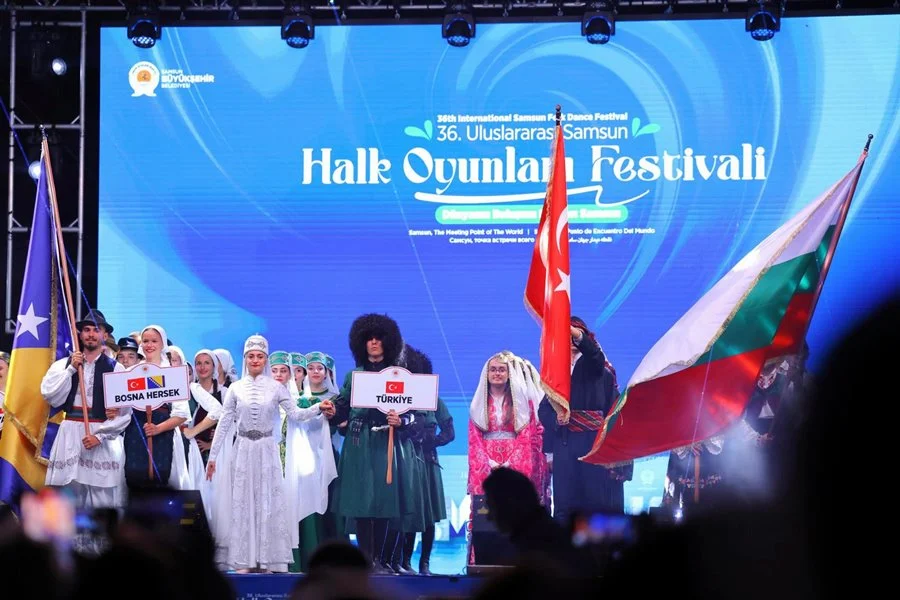 36. Uluslararası Samsun Halk Oyunları Festivali Coşkulu Başladı - Fotoğraf 16