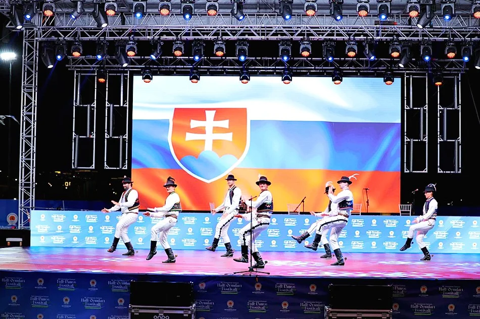 Samsun Halk Oyunları Festivali'ne Büyük İlgi: 12 Ülke Samsun'da Buluştu - Fotoğraf 16