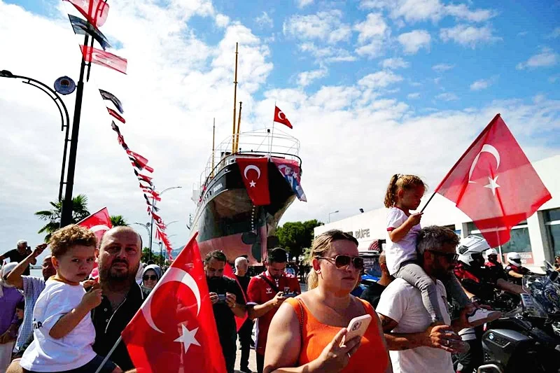 Bandırma Vapuru Müzesi karadan yürütülerek yeni yerine taşındı - Fotoğraf 14