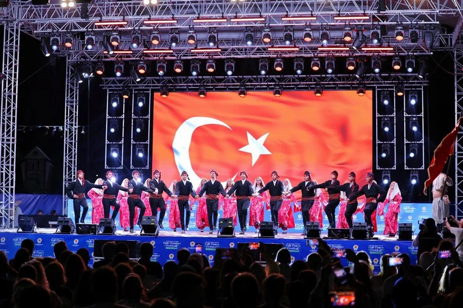 36. Uluslararası Samsun Halk Oyunları Festivali Coşkulu Başladı - Fotoğraf 22