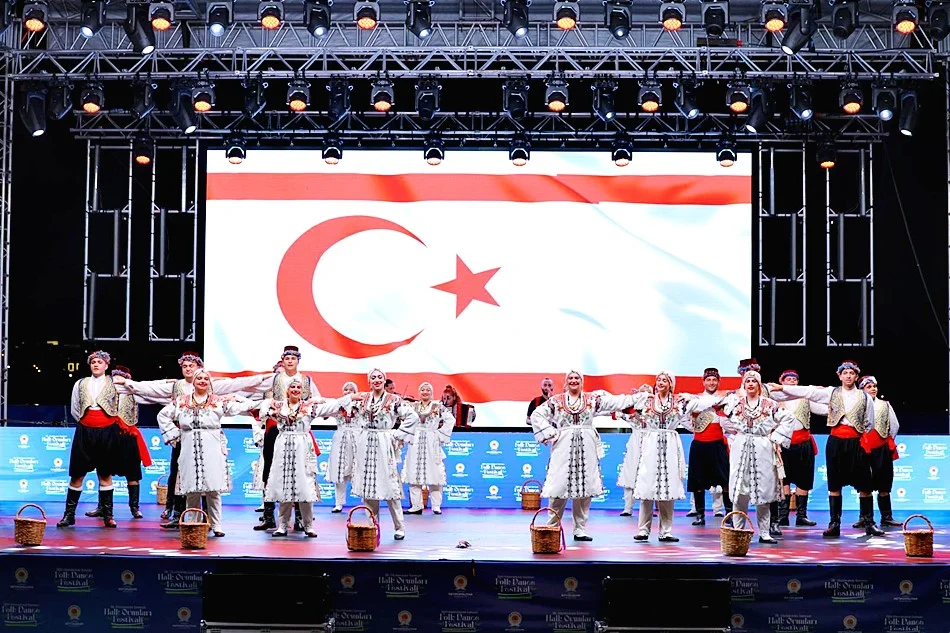 Samsun Halk Oyunları Festivali'ne Büyük İlgi: 12 Ülke Samsun'da Buluştu - Fotoğraf 13