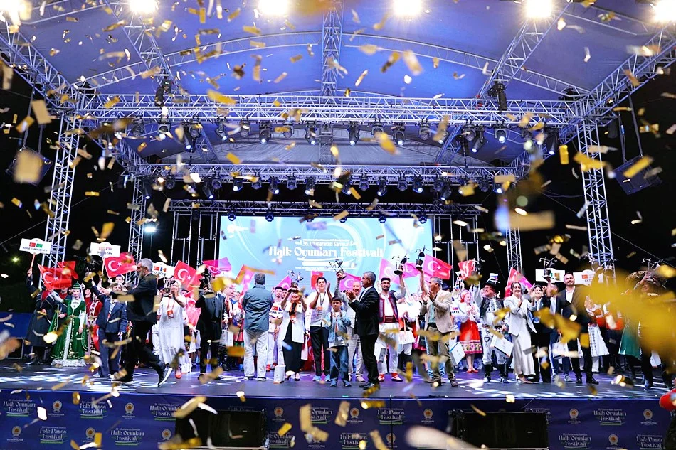 Samsun Halk Oyunları Festivali'ne Büyük İlgi: 12 Ülke Samsun'da Buluştu - Fotoğraf 5