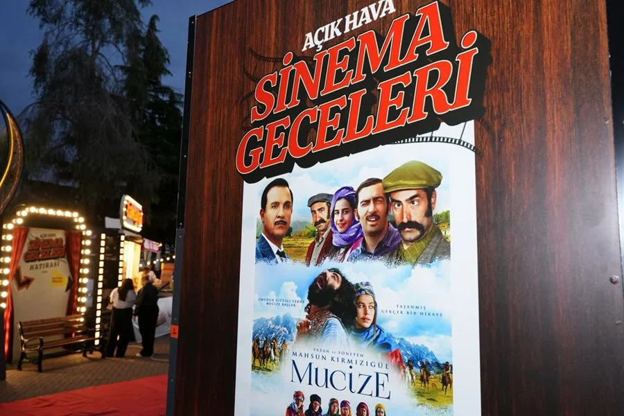 Samsun Büyükşehir Belediyesi’nden Açık Hava Sinema Geceleri! Son Duraklar İlkadım ve Atakum - Fotoğraf 12