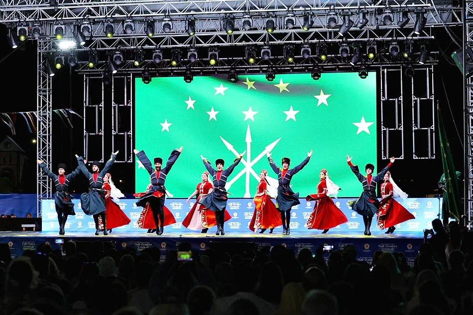 Samsun Halk Oyunları Festivali'ne Büyük İlgi: 12 Ülke Samsun'da Buluştu - Fotoğraf 18