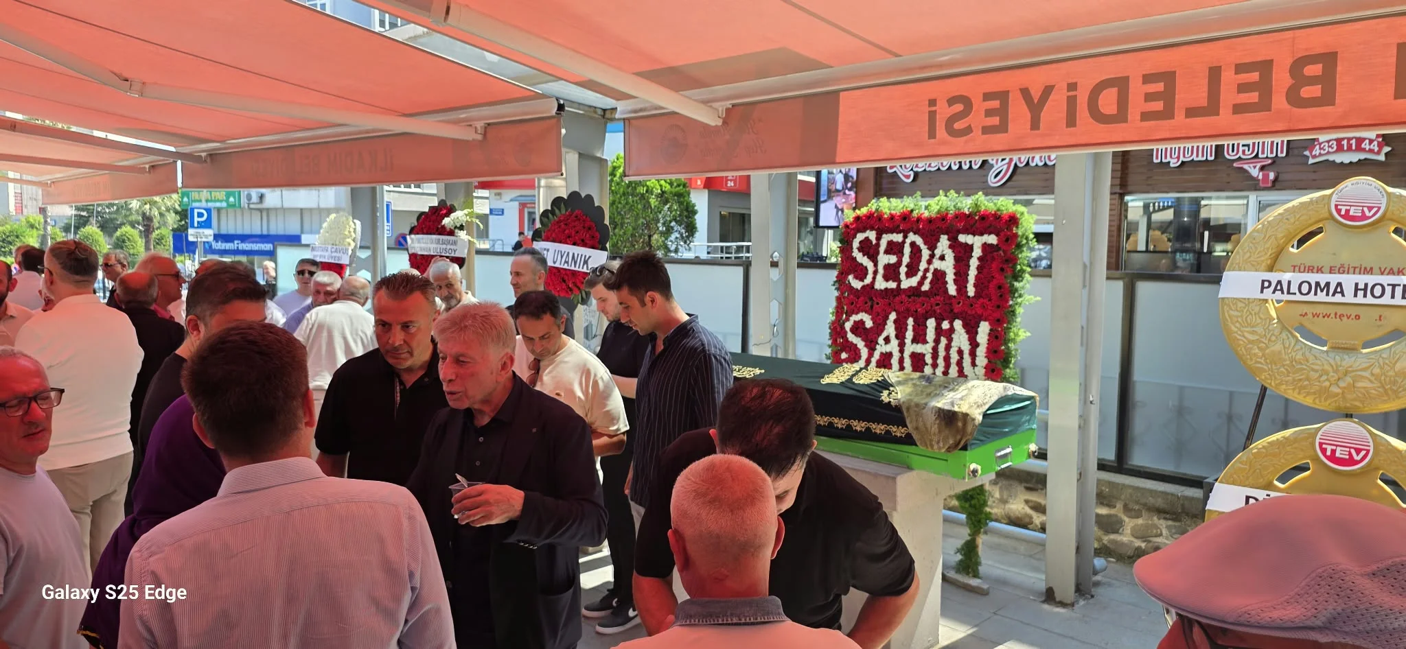 Samsunlu İş İnsanı Fevzi Reis’in Annesi Son Yolculuğuna Uğurlandı - Fotoğraf 2