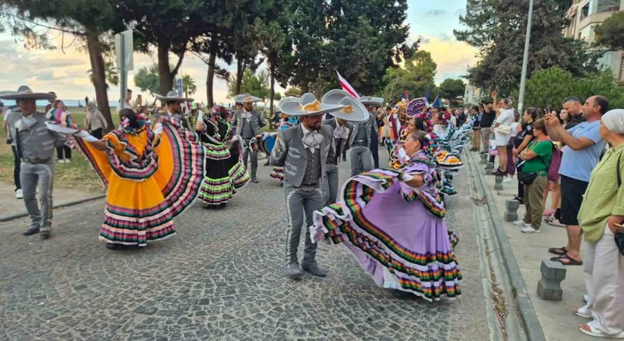 36. Uluslararası Samsun Halk Oyunları Festivali Coşkulu Başladı - Fotoğraf 3