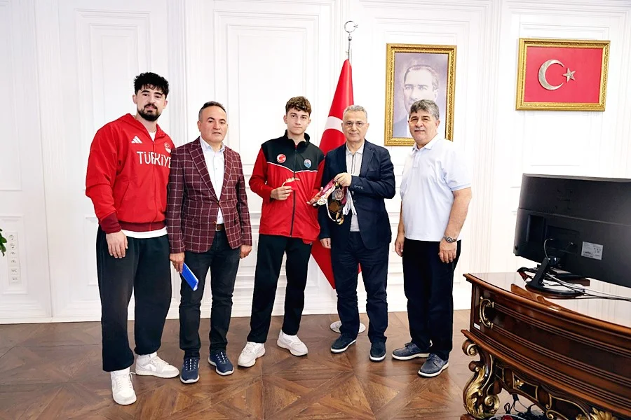 Avrupa Üçüncüsü Milli Sporcudan Başkan İhsan Kurnaz’a Ziyaret - Fotoğraf 3
