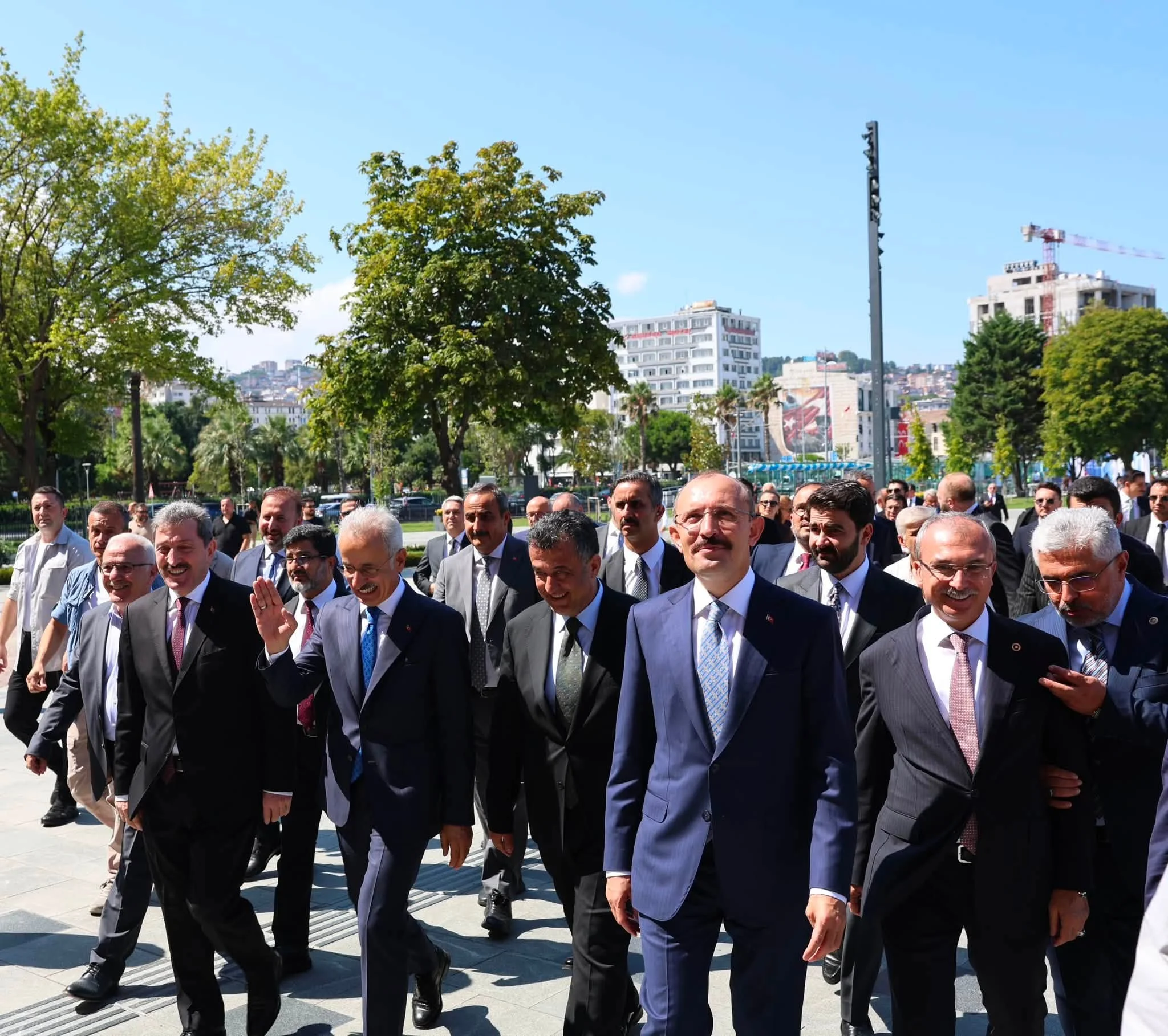Samsun’da 2 Yeni Tramvay Hizmete Başladı! 10 Yeni Set 2027’de Raylarda Olacak - Fotoğraf 3